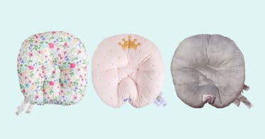 三个Boppy新生儿便鞋在不同的颜色:图案、粉红色和灰色。