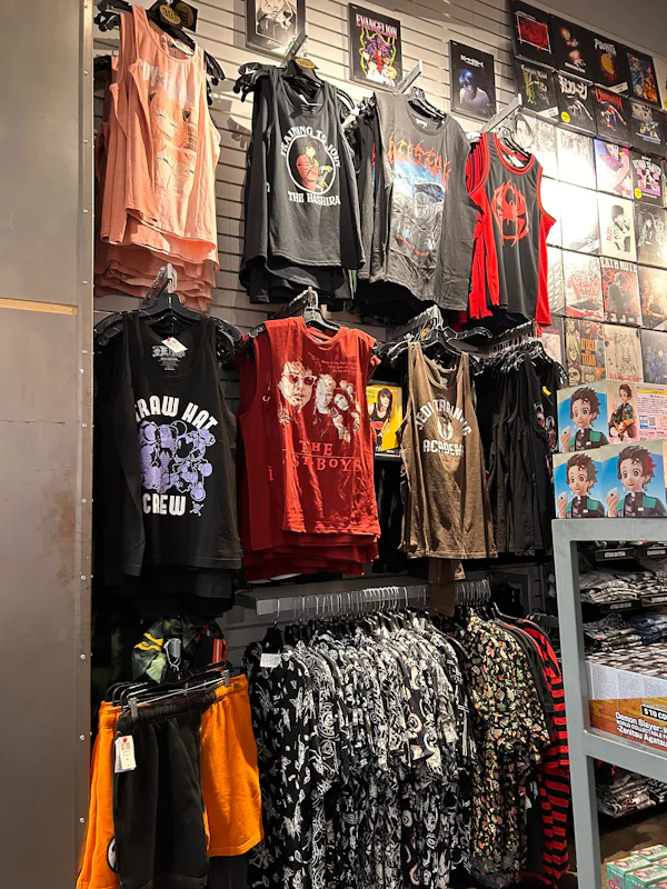 Different Hot Topic Store Yes, Hot Topic Still Exists. Here's What It's Like Now.