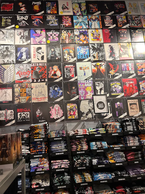 The First Hot Topic Yes, Hot Topic Still Exists. Here's What It's Like Now.