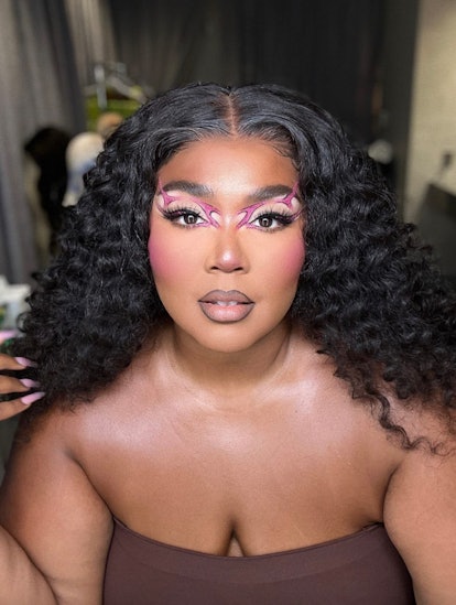 Lizzo pink graphic eye makeup from Knoxville drag concert