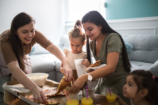 Is eating food at kids' birthday parties a faux pas? An etiquette expert weighs in.