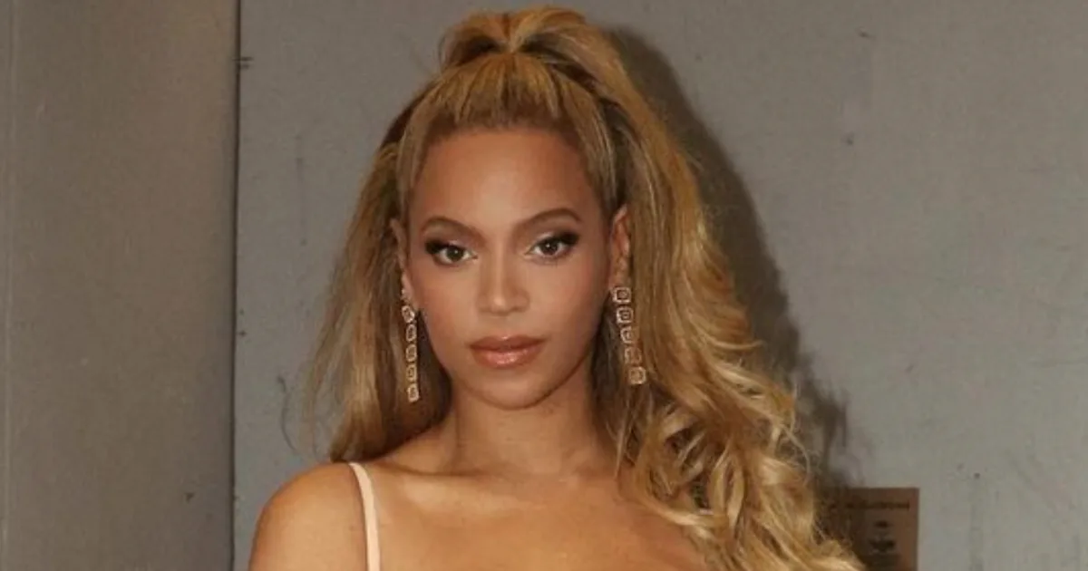 Beyoncé's 'Crème Brûlée' Hair Color Makes Her Glow From Head To Toe