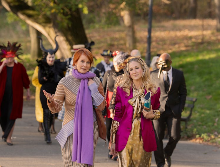 Miranda and Carrie walk through Central Park