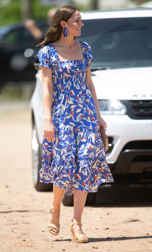 kate middleton wearing printed dress and sandals