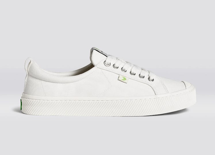 white sneaker 