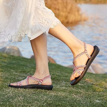 MEGNYA Walking Sandals with Arch Support