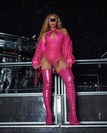 Beyoncé wearing a custom @TELFAR costume in Seattle #beyonce #beyoncé , Beyonce