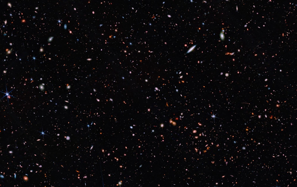 Teleskop Webba znajduje złożony węgiel we wczesnym wszechświecie, zaskakując astronomów