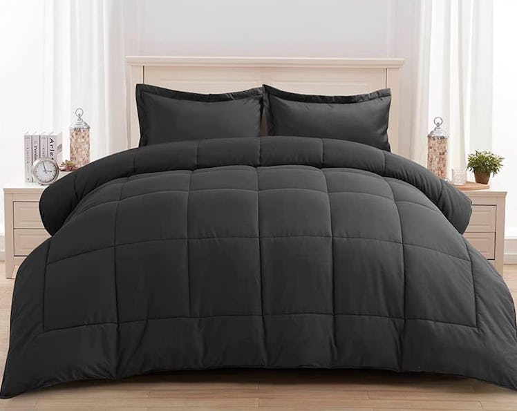 AMGUI Comforter Set (3 Pieces)