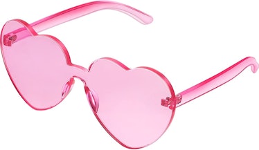 Heart-shaped sunglasses are great for a 'Lover' era outfit, but also something bring to Taylor-gatin...