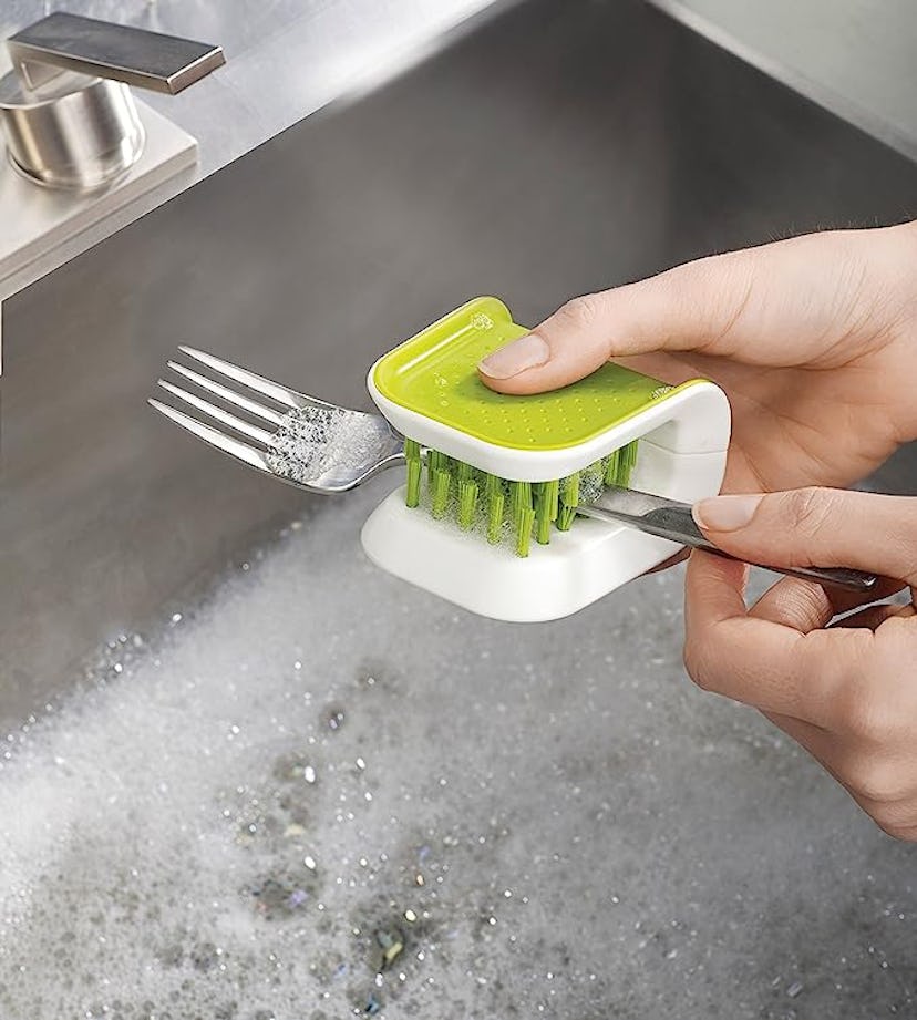 Joseph Joseph BladeBrush Knife and Cutlery Cleaner Brush