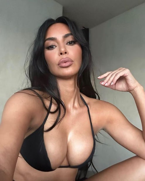 Kim Kardashian black bikini