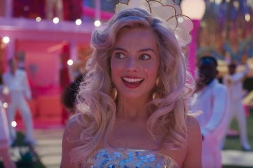 Fans review the 'Barbie' movie on Twitter during opening weekend.