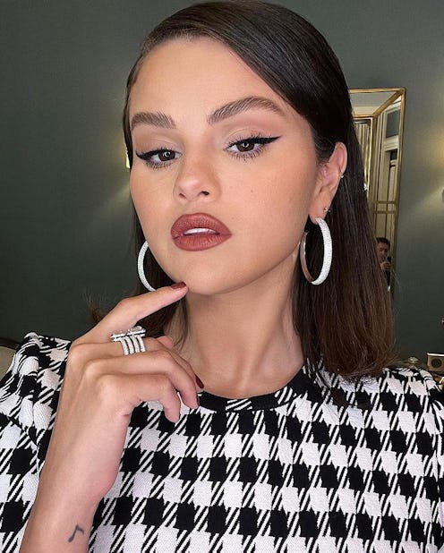 Selena Gomez cat eye liner and white gold diamond hoops