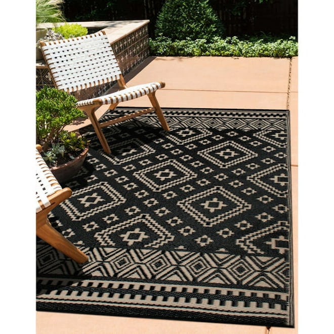 Venice Black Beige Outdoor Rug 