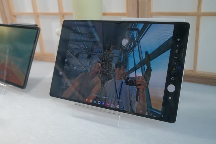 Taking an ultrawide photo with the Samsung Galaxy Tab S9 Ultra's front-facing ultra-wide camera