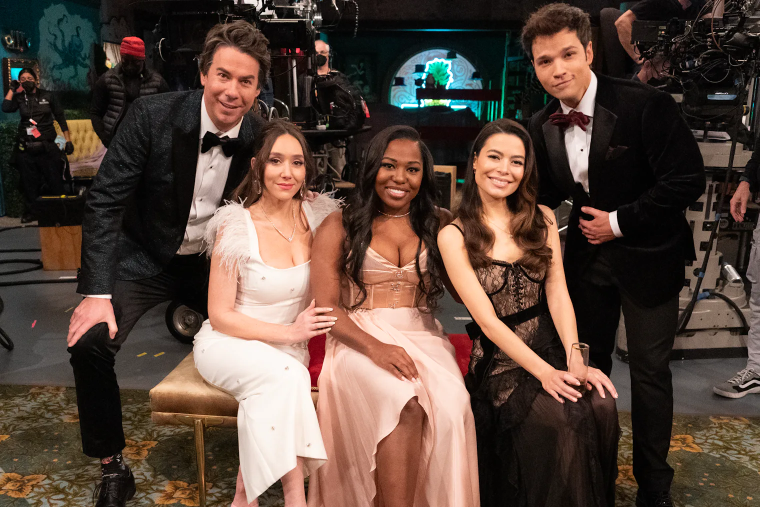 'iCarly' Reboot Season 4: Potential Premiere Date, Cast, & What To Know