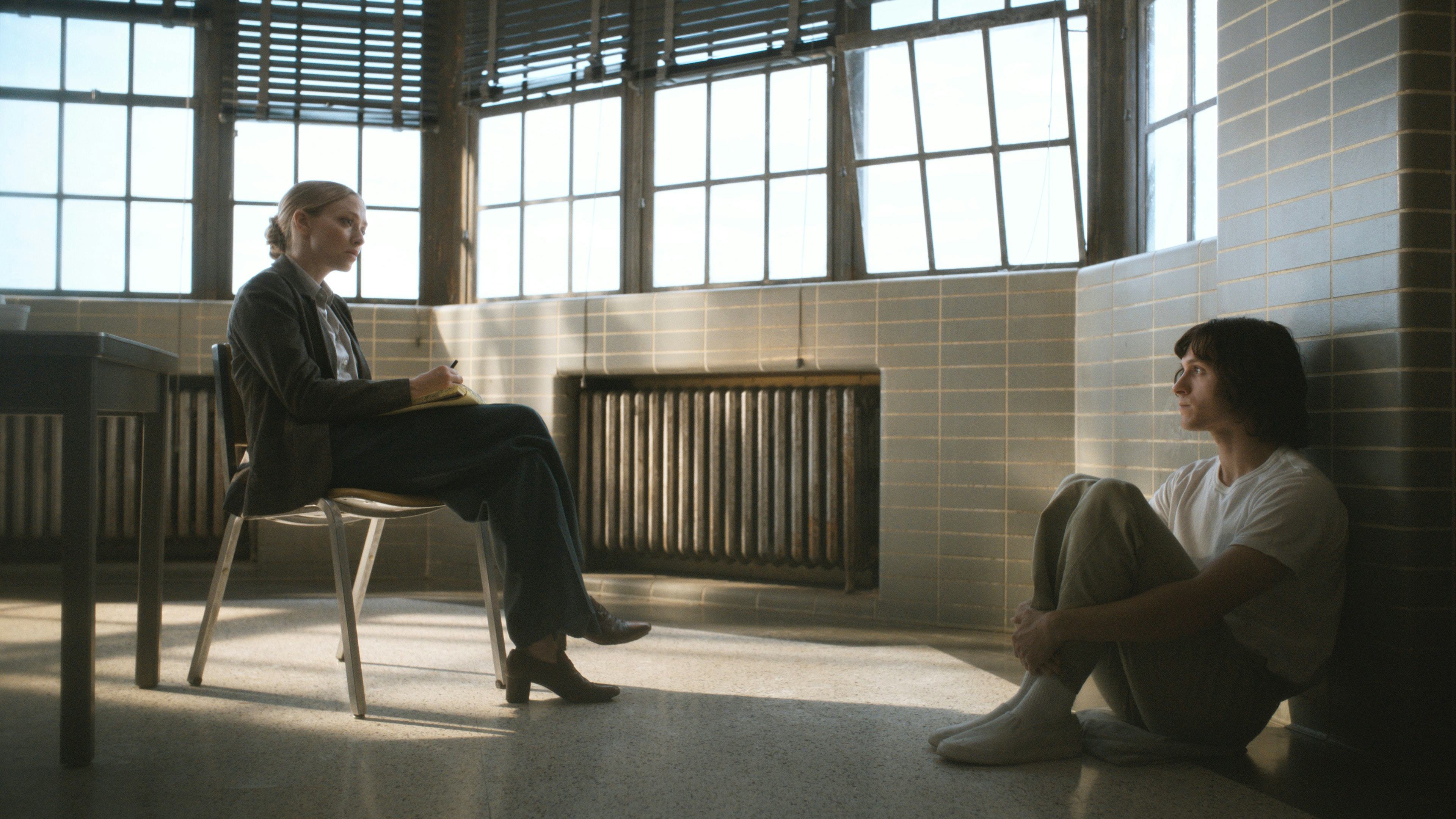 Amanda Seyfried as Rya Goodwin and Tom Holland as Danny Sullivan in &lsquo;The Crowded Room&rsquo; via Apple TV+&hellip;