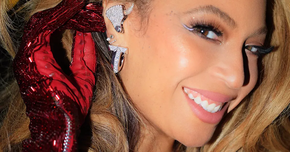 The Return To Tiffany x Beyoncé Jewelry Collab Is The Chic Tour Merch ...