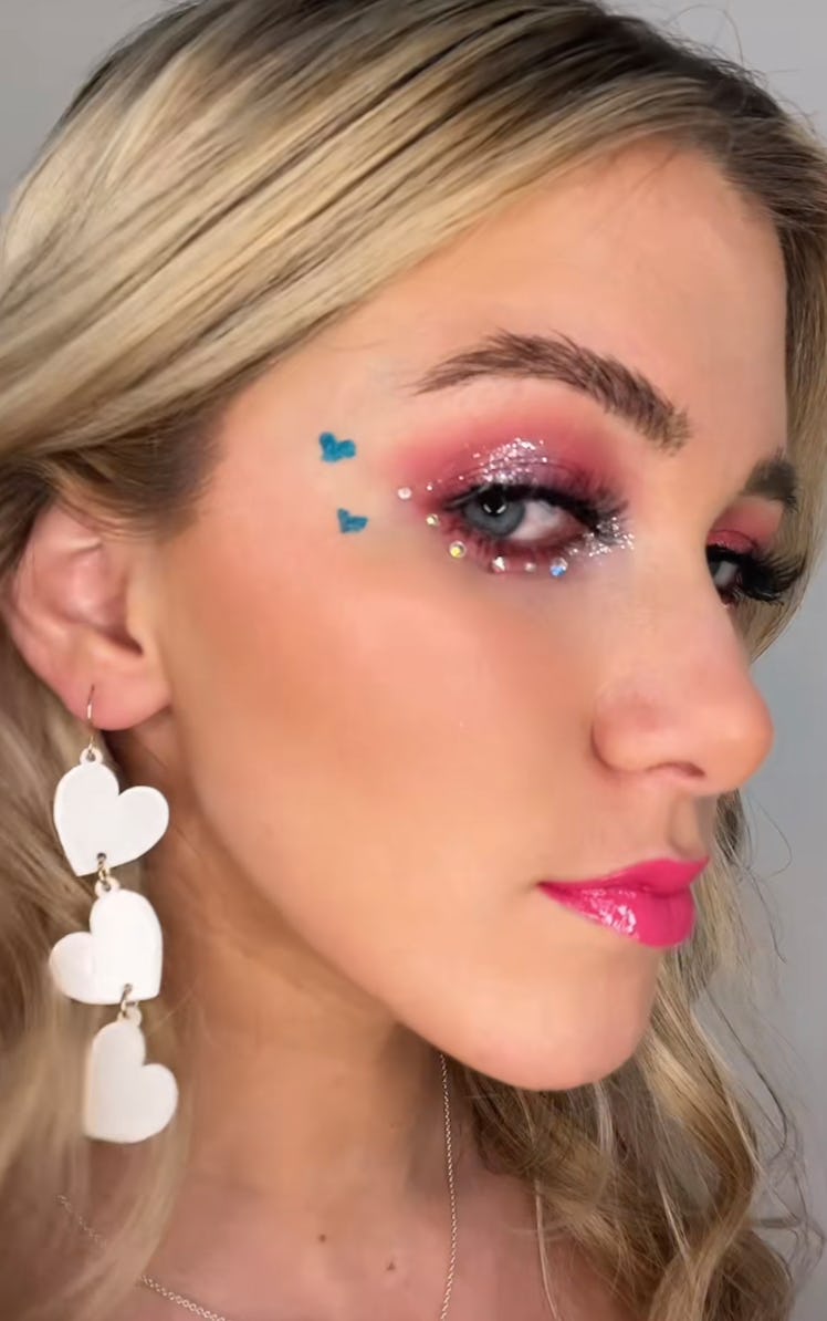 A Swiftie creates a Taylor Swift Eras Tour makeup idea inspired by the 'Lover' album. 