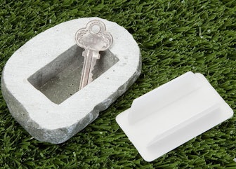 Bits and Pieces Hide-A-Key Stone Safe Gadget
