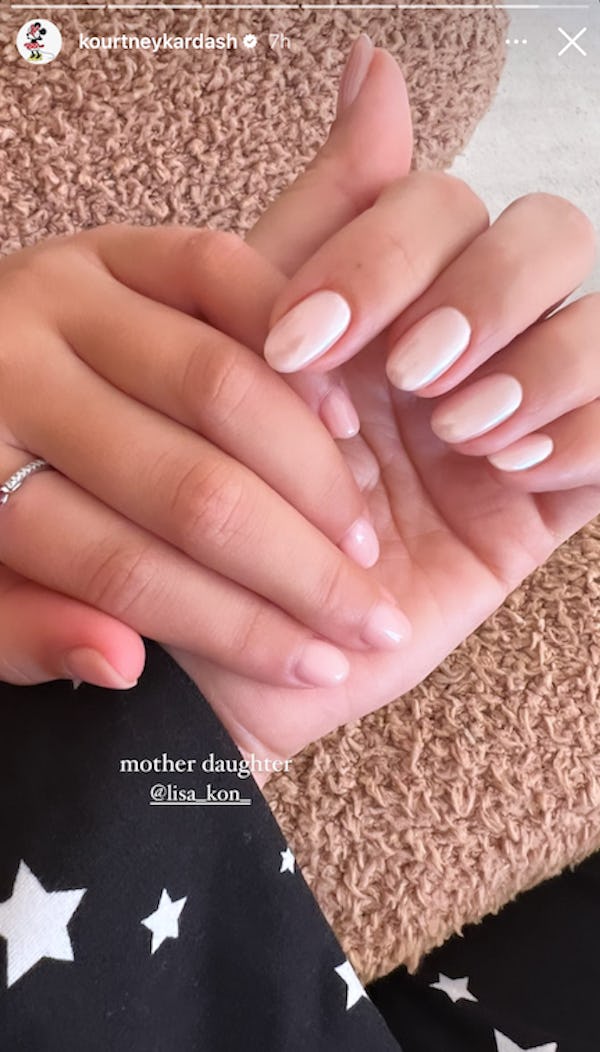 Kourtney Kardashian’s glazed donut pedicure proves that chrome nails are for toes, too.