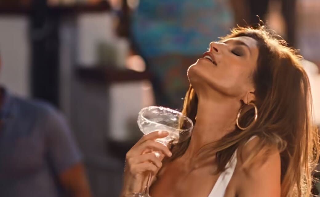 Cindy Crawford Recreates Her Iconic Pepsi Ad For Tiktoks Song Of The Summer Webtimes 0488