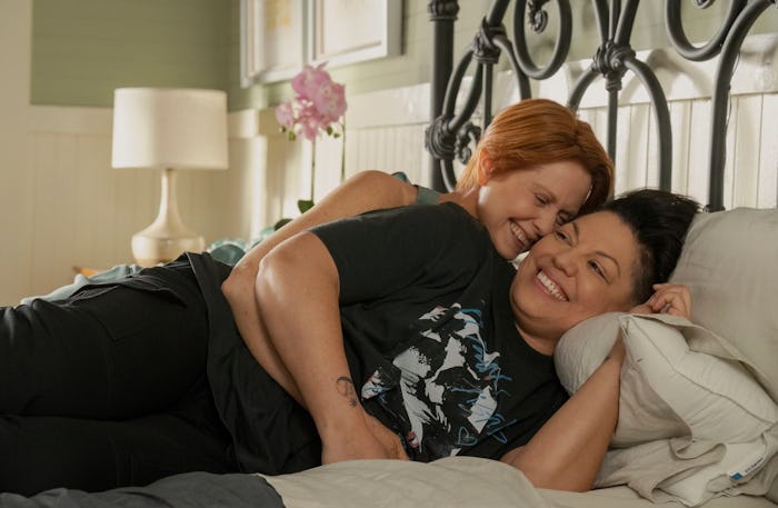 Che Diaz and Miranda Hobbes cuddling in bed