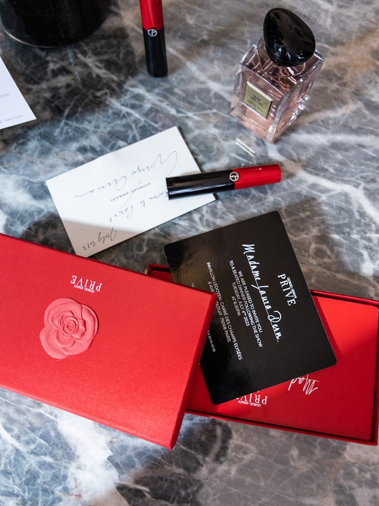 a look at armani prive makeup and invitation for laura dern