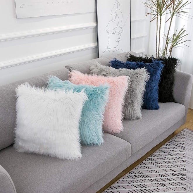 WLNUI Fluffy Pillow Covers (Set of 2)