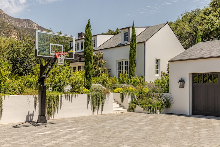 The Gwyneth Paltrow Goop Airbnb has a basketball court. 