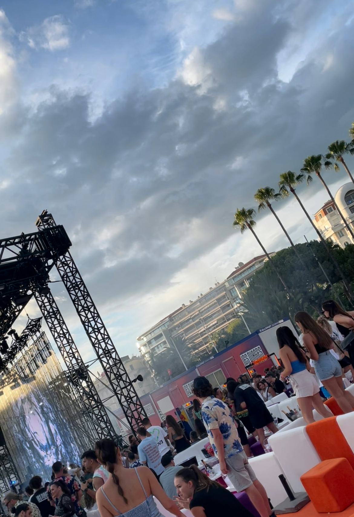 Bustle&rsquo;s writer attended the Les Plages Electroniques music festival.