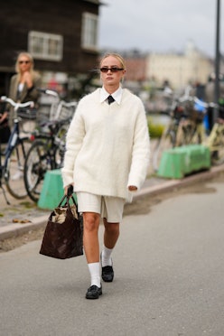 Maxi skirt outfit Grey knit oversized minimalistic fashion White