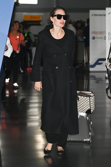 Angelina Jolie Is Obsessed With This Bag Brand  Angelina jolie style,  Black monochromatic outfit, Angelina jolie