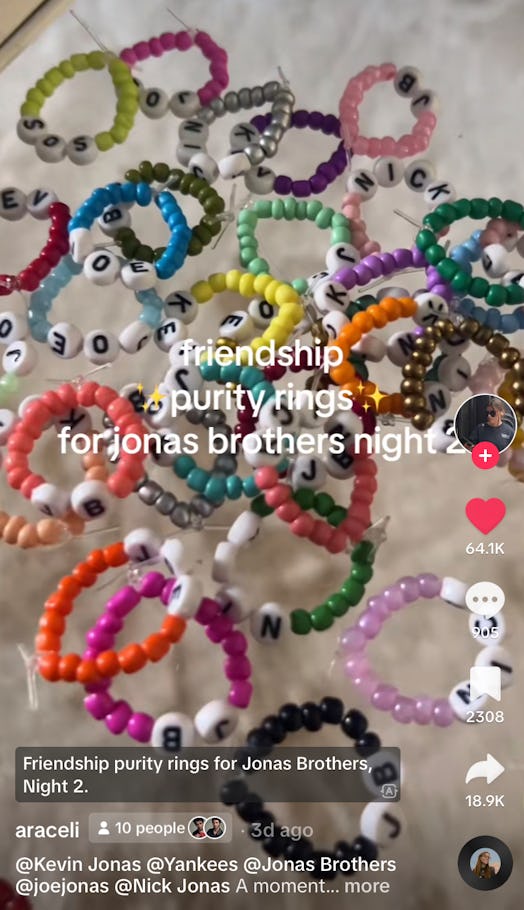 Fans are making Jonas Brothers friendship purity rings to exchange at the Tour. 