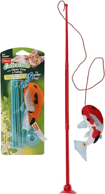 Hartz Cattraction with Silver Vine & Catnip Koi Dangler
