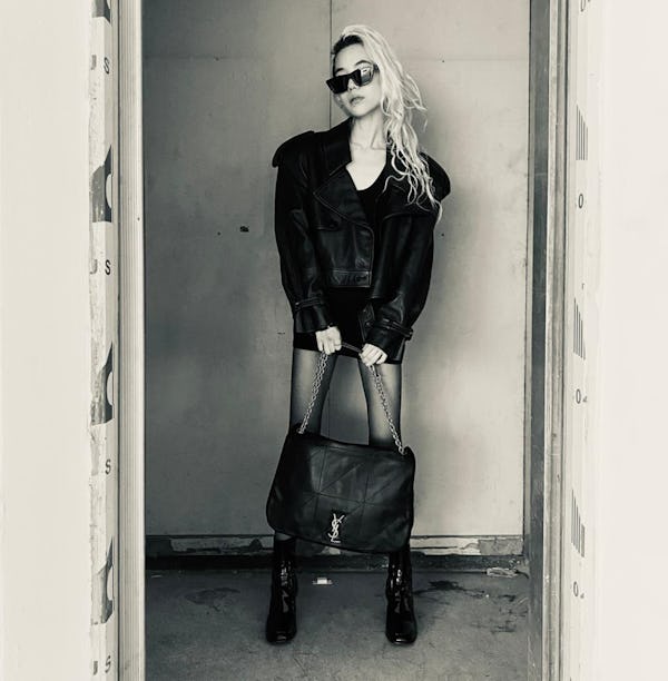 Thai actor Kitty Chicha caries a Saint Laurent Jamie 4.3 in an all-black outfit.