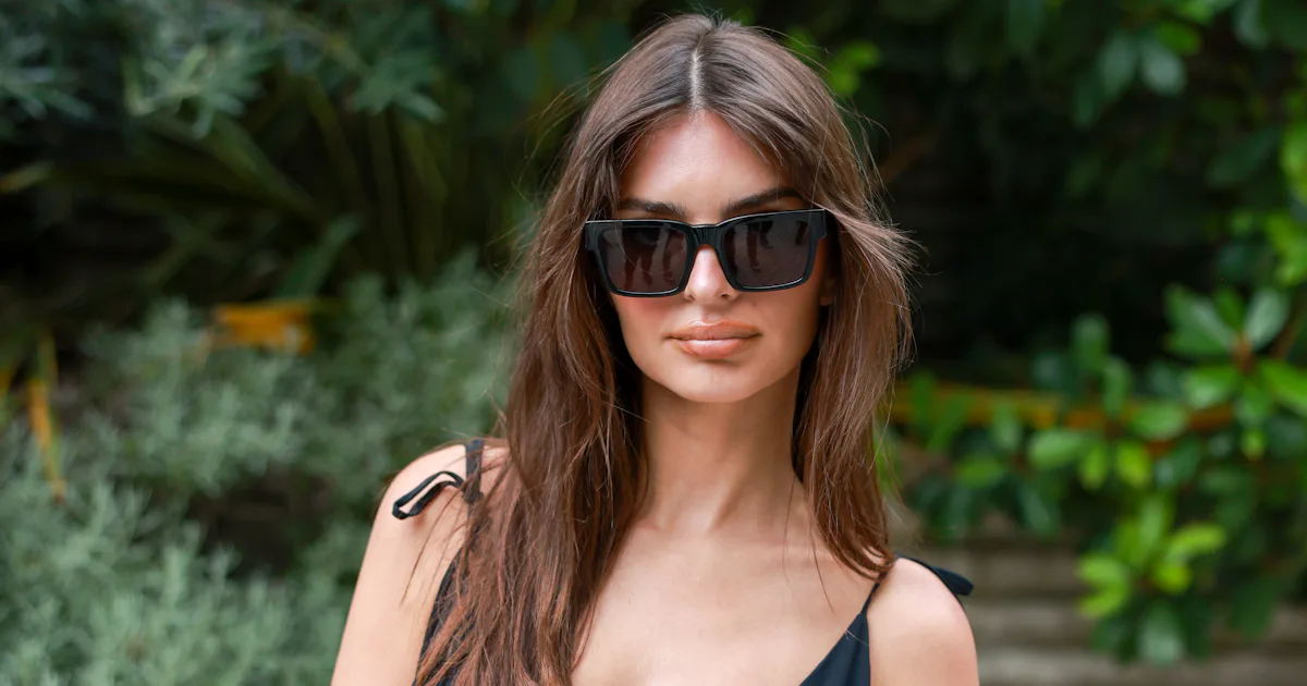Emily Ratajkowski s 2023 Thongkini Pics Have Been Taking Over IG emily-ratajkowski-s-2023-thongkini-pics-have-been-taking-over-ig