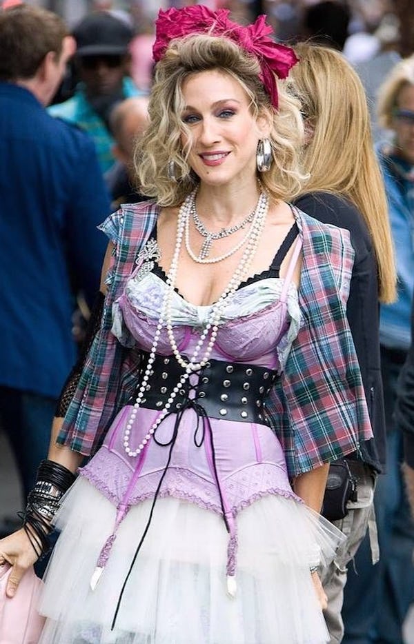 Carrie Bradshaw outfits
