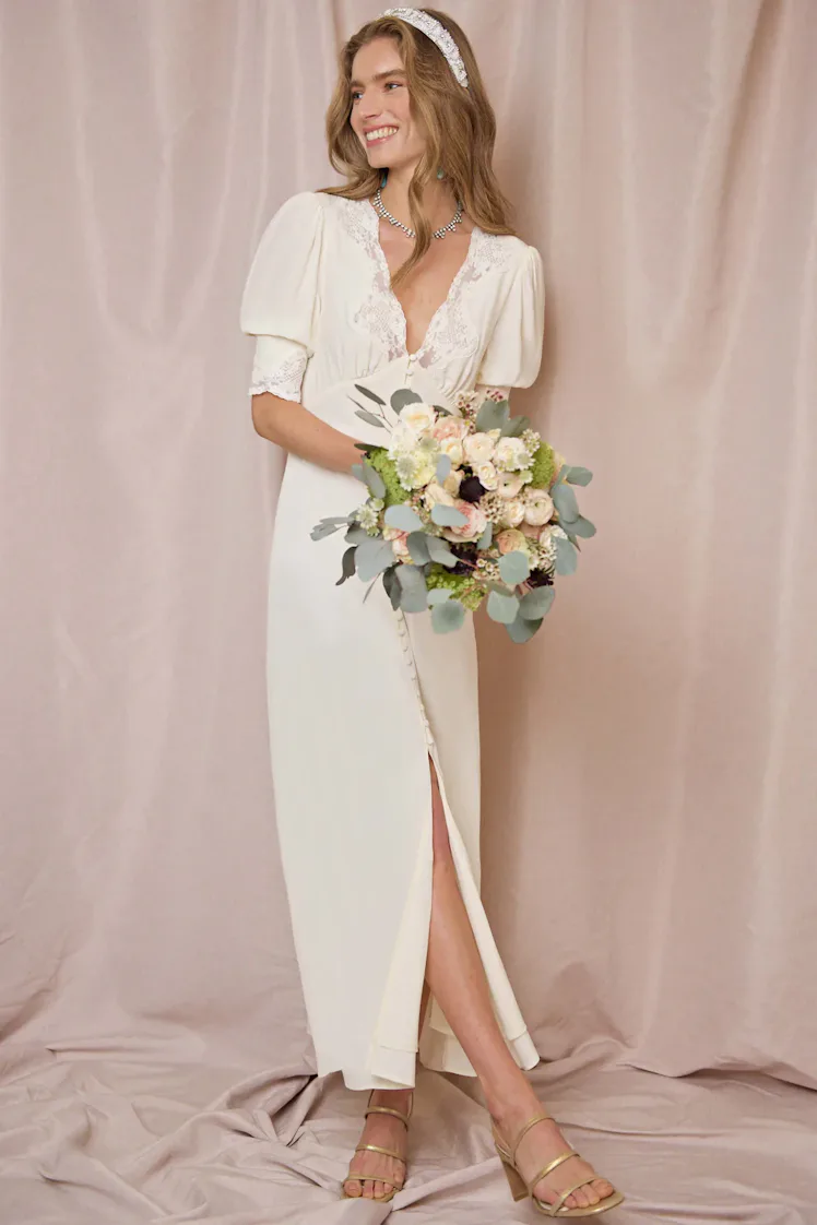 18 Courthouse Wedding Dresses That Will Suit Every Type Of Bride 18 Courthouse Wedding Dresses That Will Suit Every Type Of Bride