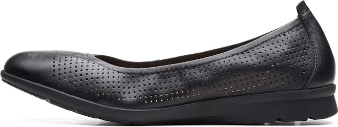 Clarks Jenette Ease Flat