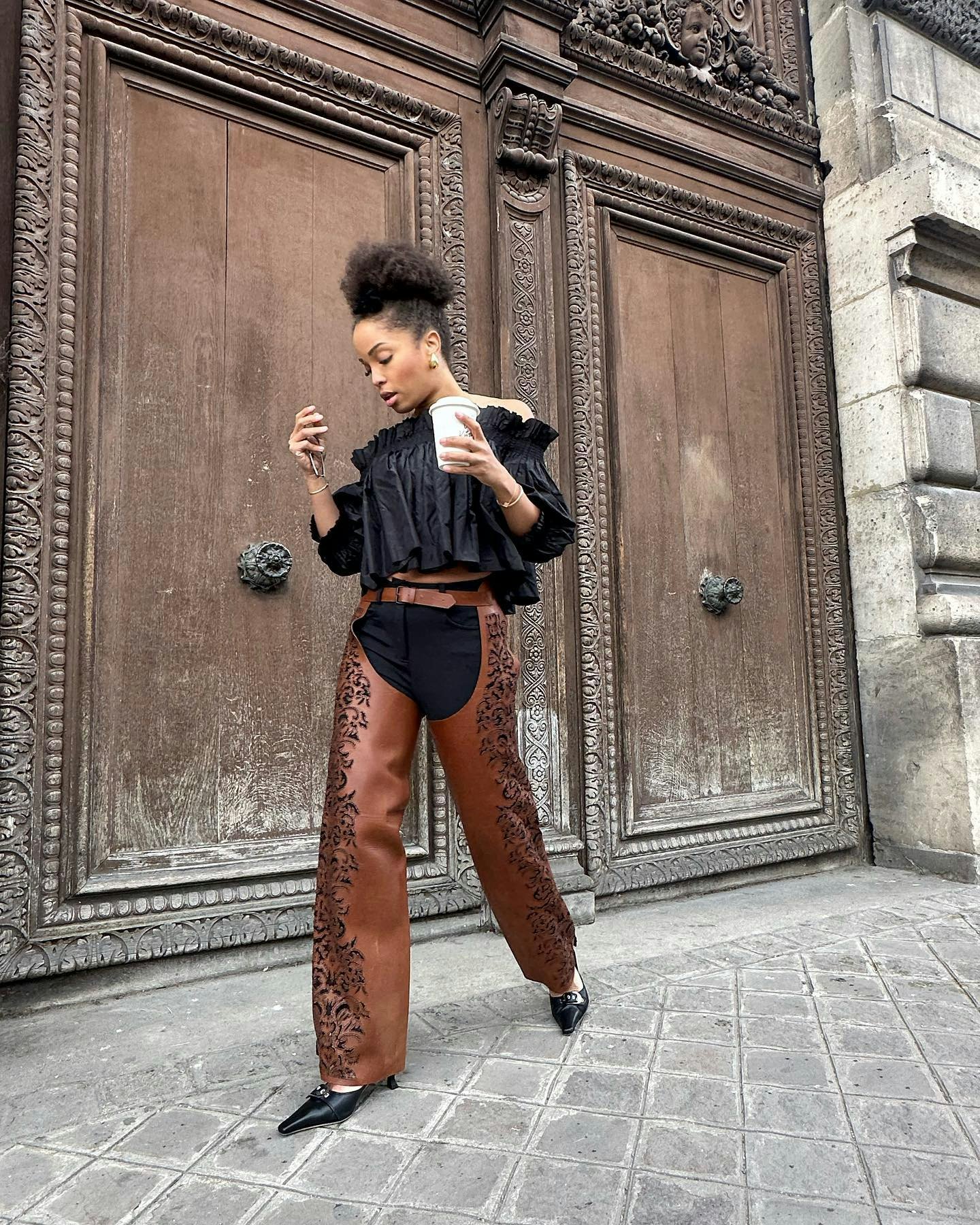 What To Wear With Leather Pants — Try These Easy Outfit Formulas