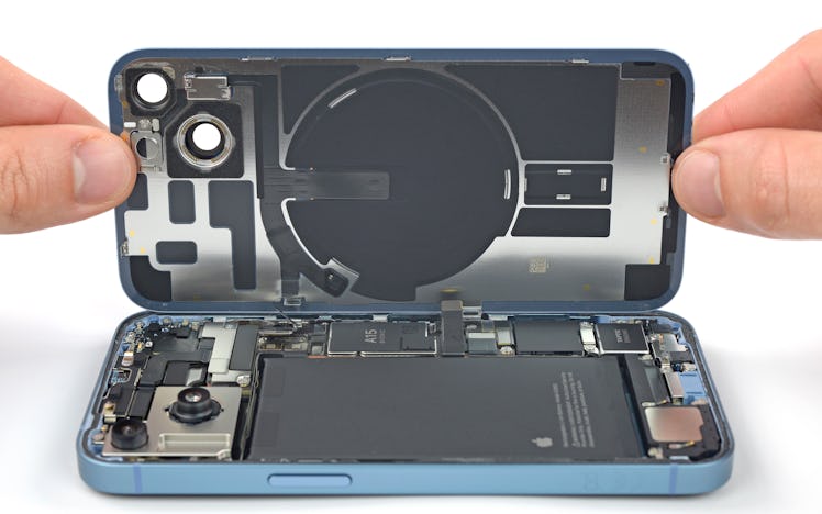 iFixit's teardown of the iPhone 14