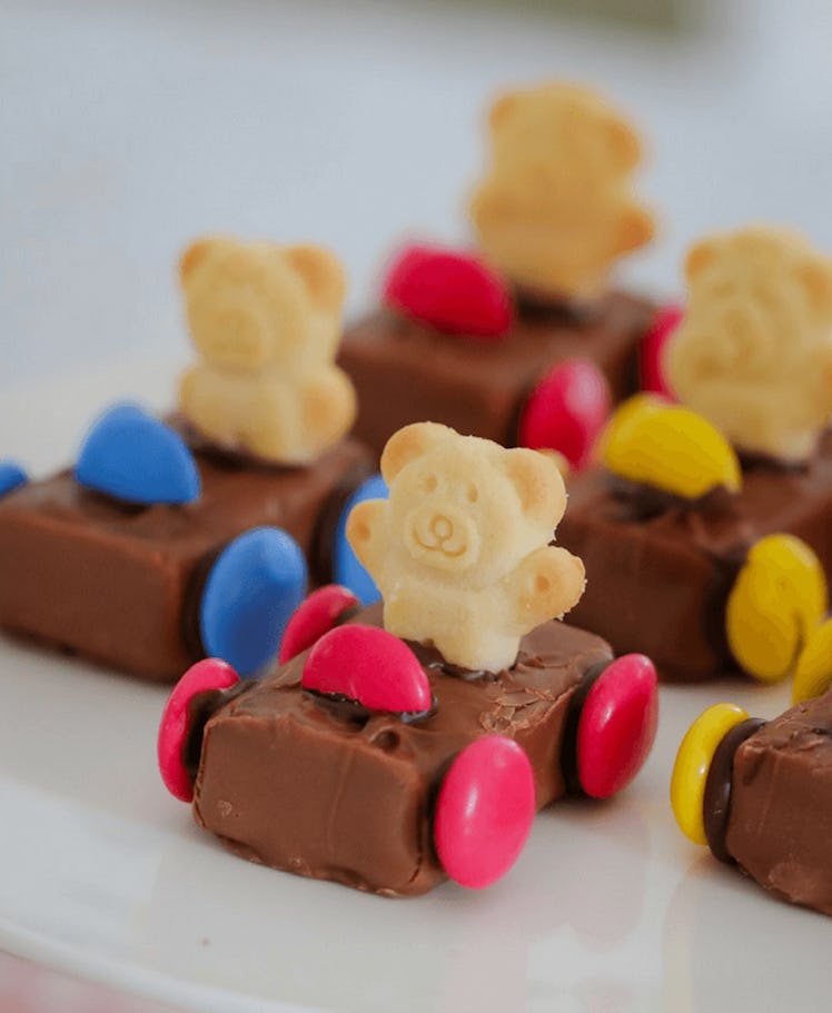 birthday party food idea: teddy grahams driving race cars made of milky ways and m&ms