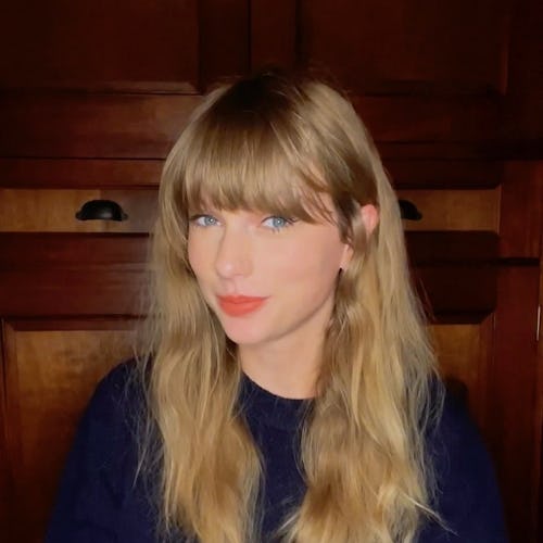 Taylor Swift long wavy hair