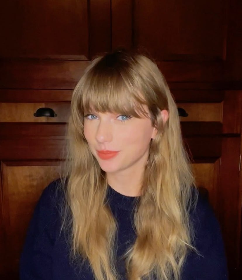 Taylor Swift long wavy hair