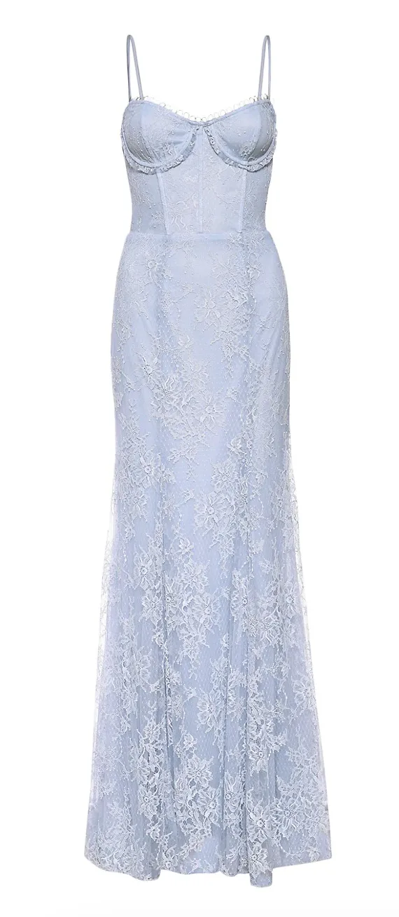 Taylor Swift's Lace Wedding Guest Dress Was A Sweet & Romantic Choice Taylor Swift's Lace Wedding Guest Dress Was A Sweet & Romantic Choice