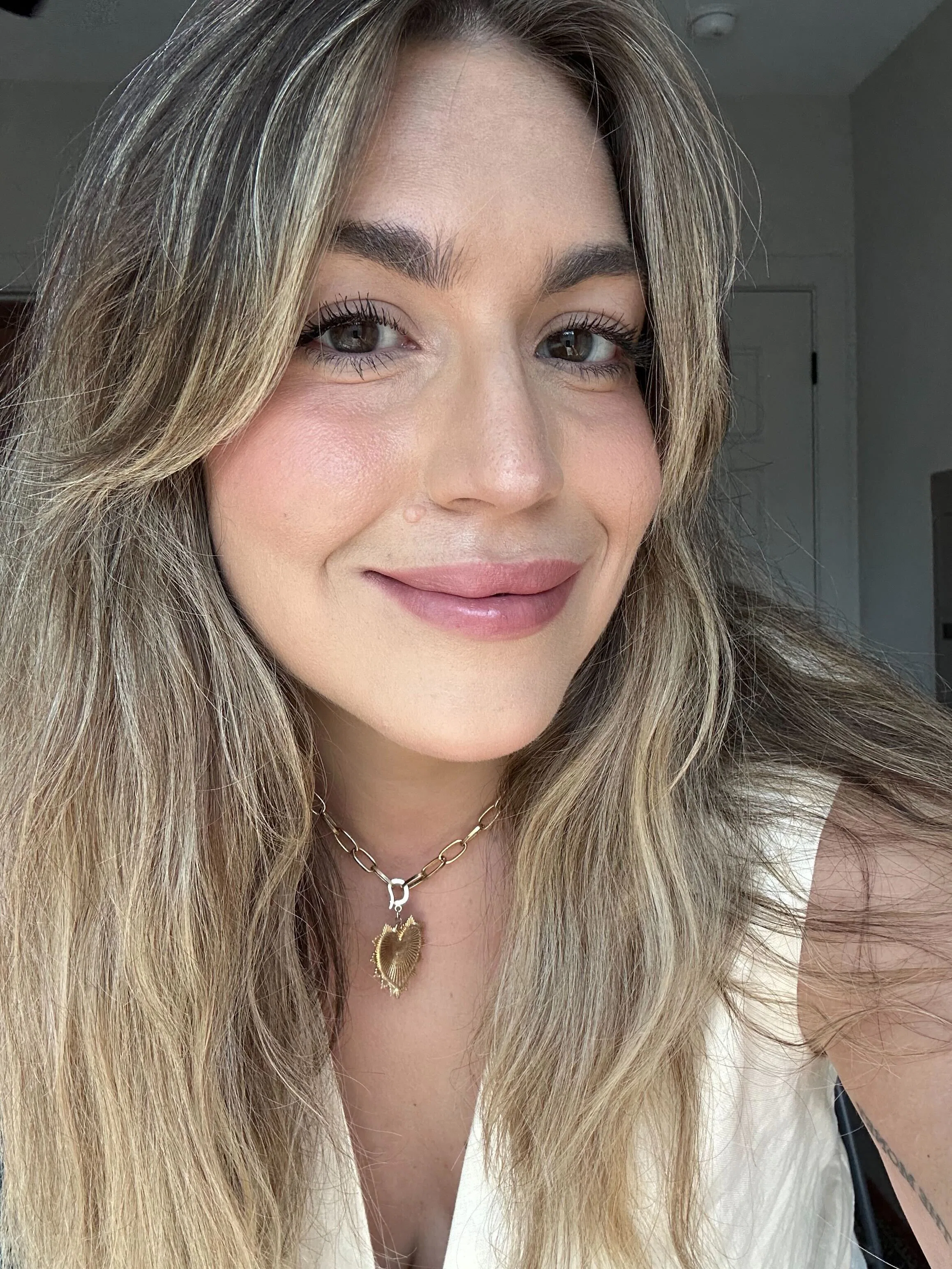Glossier Stretch Fluid Foundation Review: A Long-Wear Base With A ...