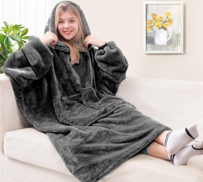 Waitu Wearable Blanket Sweatshirt 