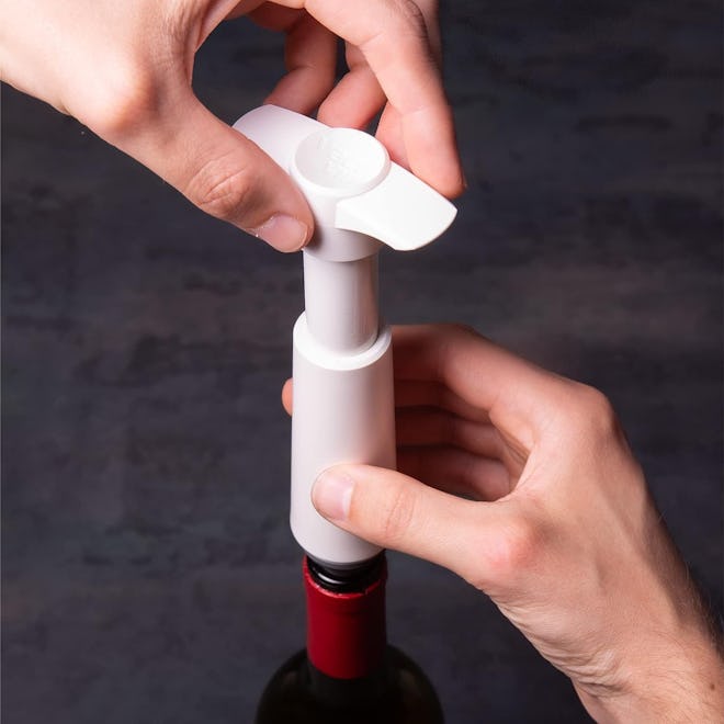 Vacu Vin Wine Saver With Vacuum Stoppers
